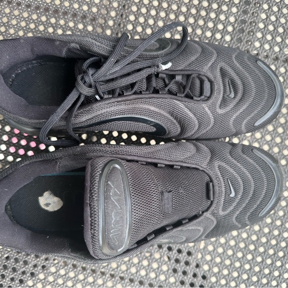 AirMax in a size 9.5 - Picture 5 of 7